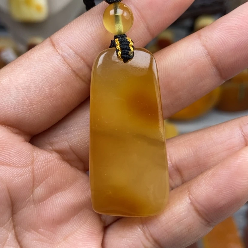 【闪购商品】琥珀颈饰未镶嵌
