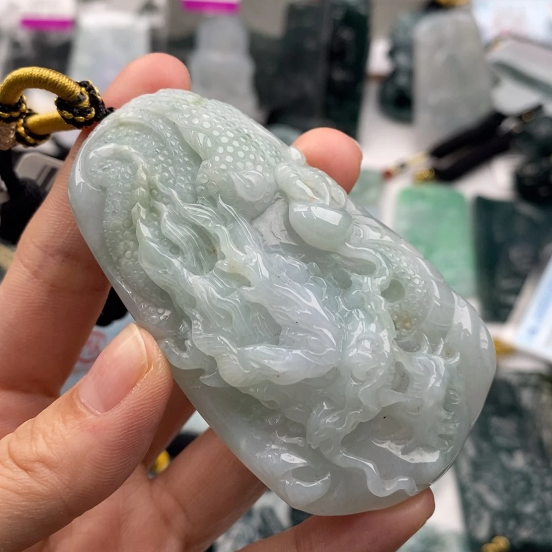 翡翠未镶嵌颈饰一