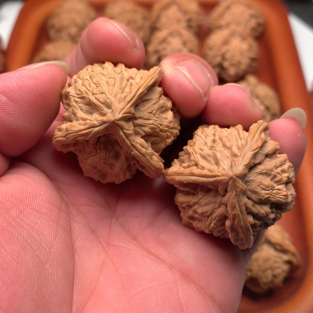 文玩核桃把件盘山公子帽三棱