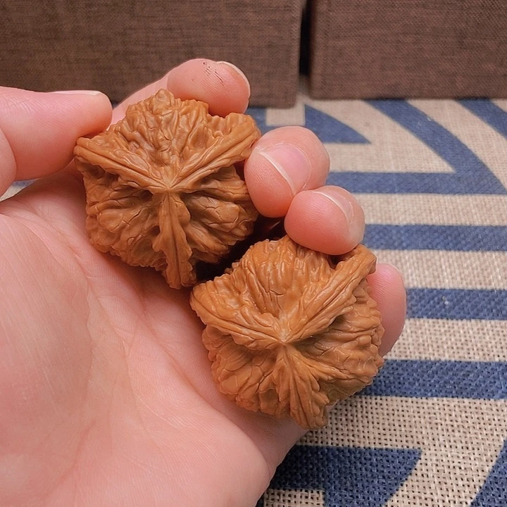 吊坠文玩核桃追****?三棱