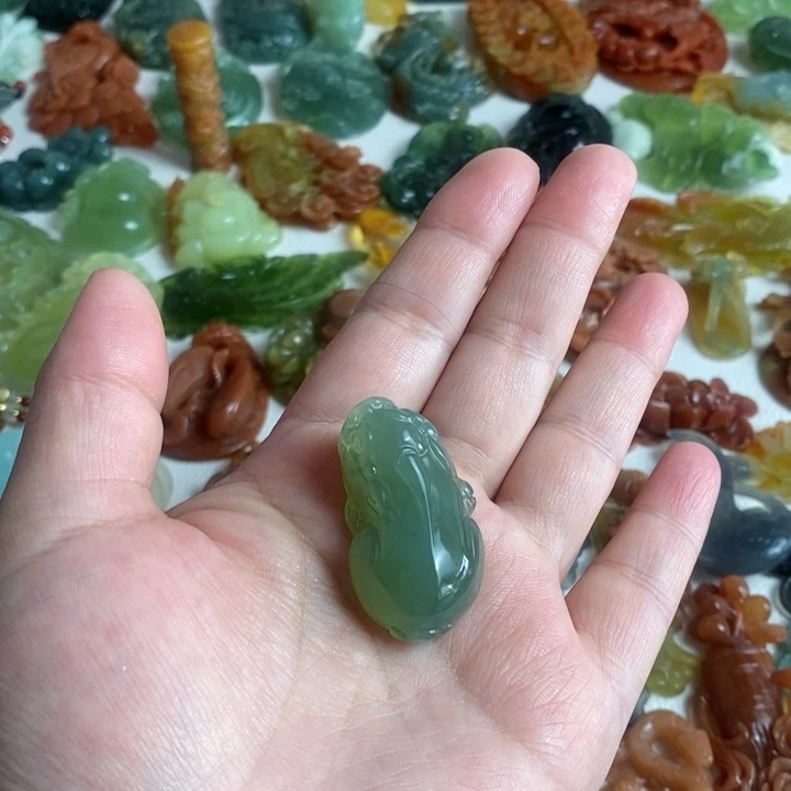 蛇纹石玉颈饰未镶嵌猫*猎