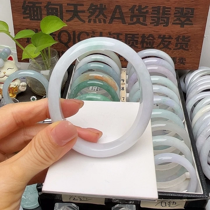 雨***未镶嵌手镯翡翠60.8贵妃