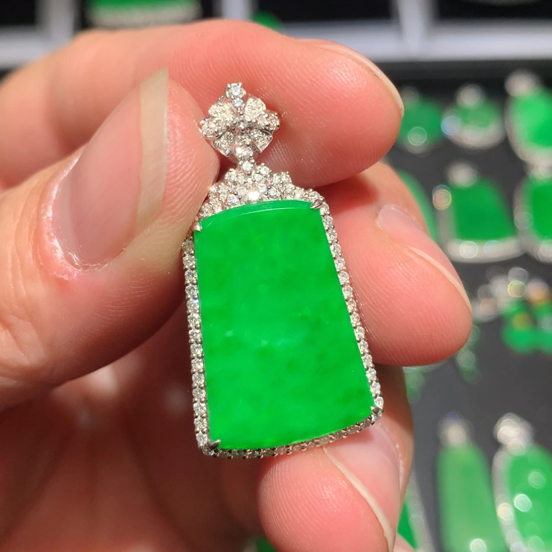 翡翠颈饰18K金镶嵌翡翠