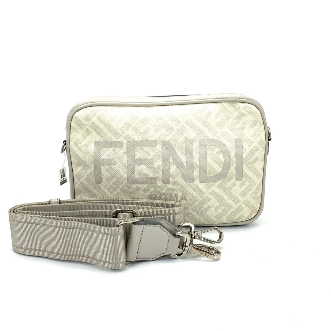 99新 FENDI/芬迪 老花LogoFF图案印花白色相机包斜挎包 尺寸22/15