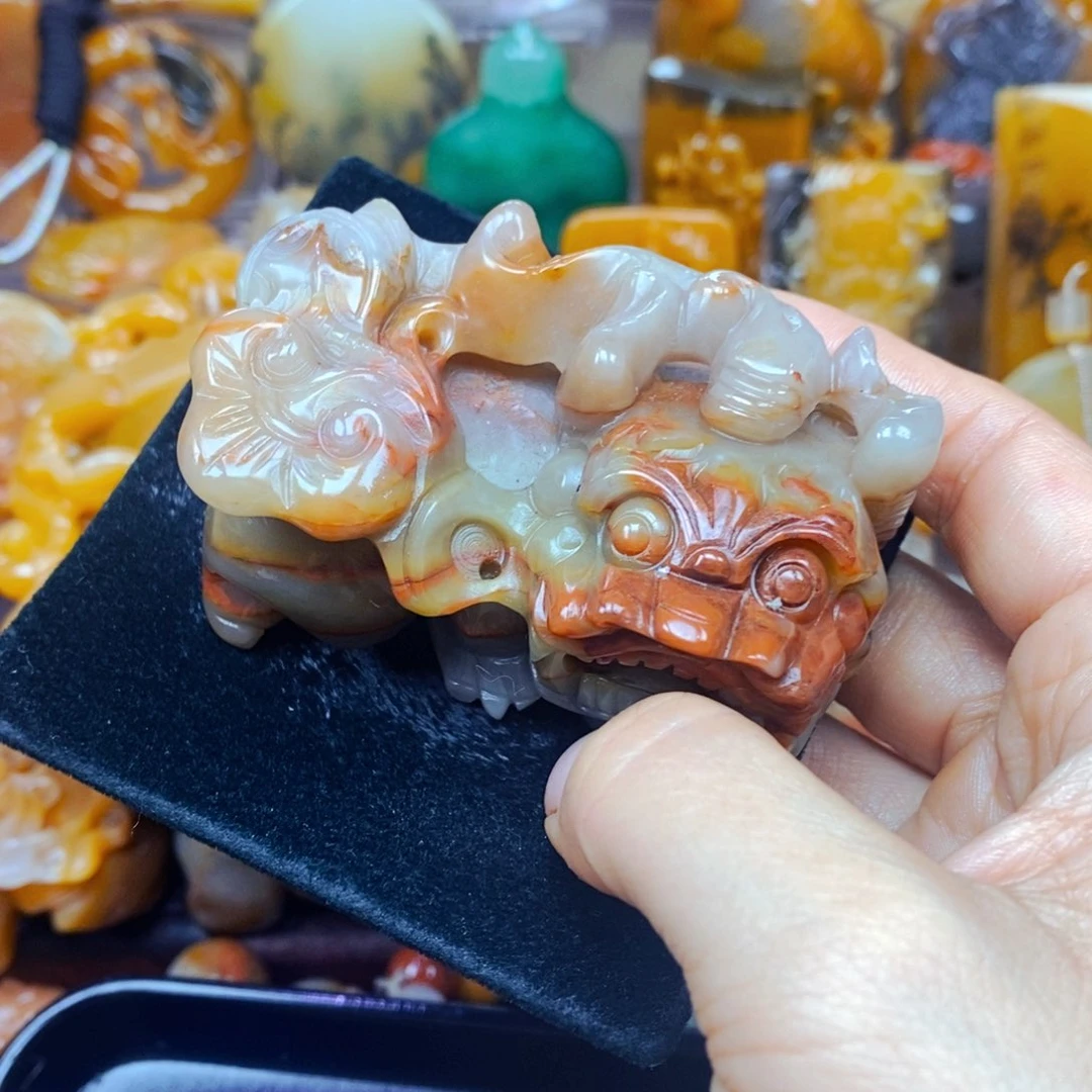 未镶嵌石英质玉（黄龙玉）颈饰