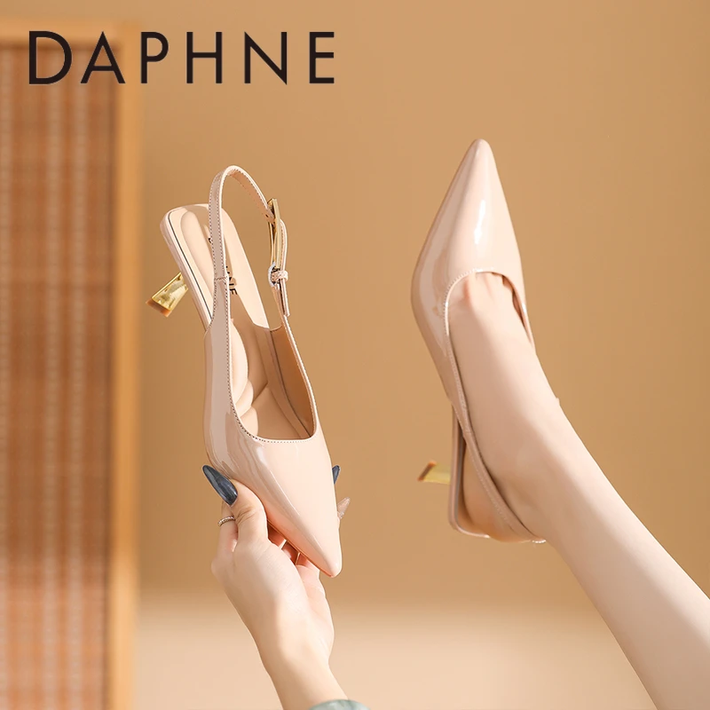 达芙妮杏色包头凉鞋女夏2025爆款洋气5cm细跟不累脚尖头高跟单鞋