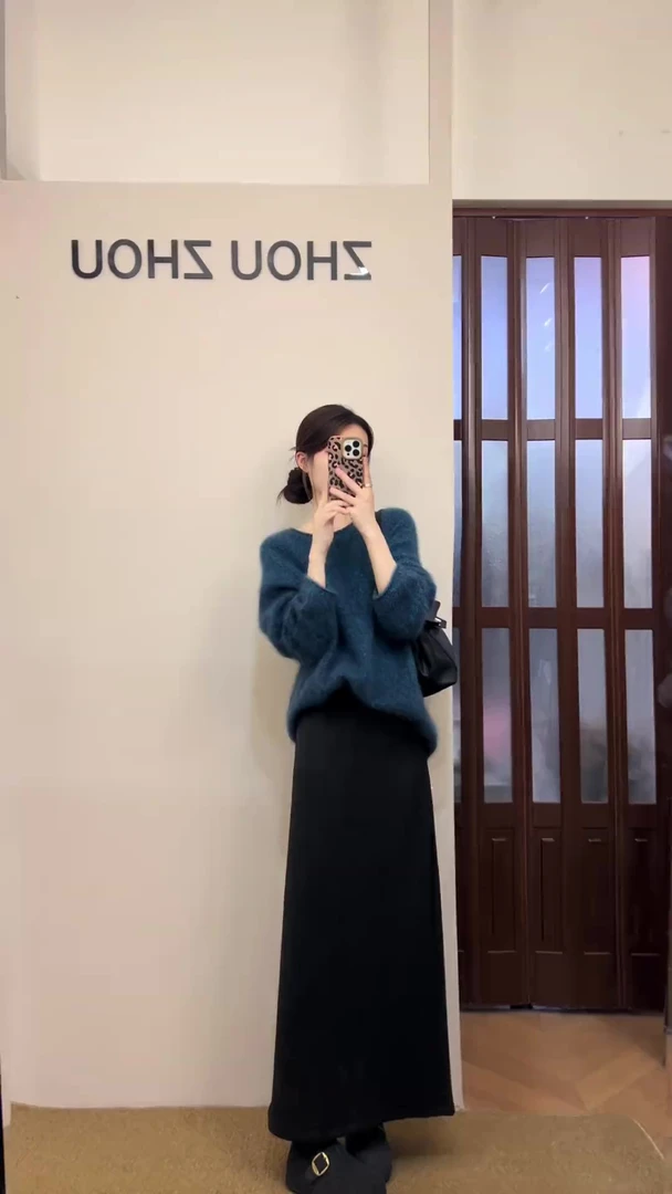 【酪小蓝】法式INS简约雾霾蓝针织上衣套头毛衣黑色半身裙时尚套装