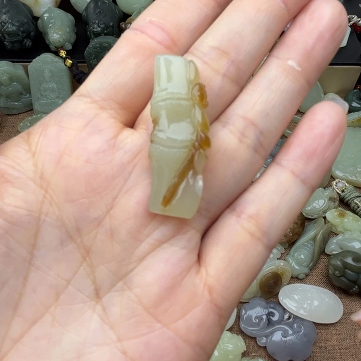 和田玉（糖玉）未镶嵌颈饰