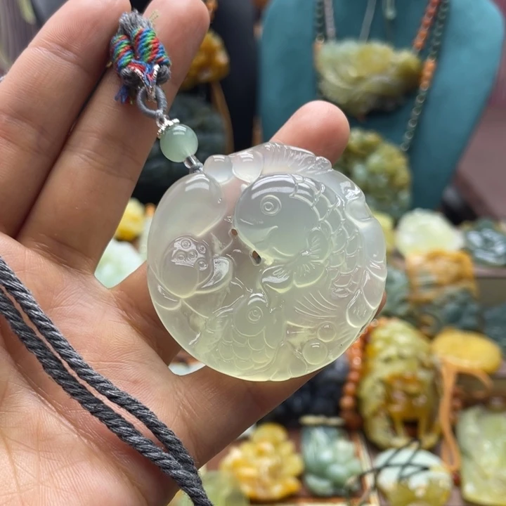 蛇纹石玉未镶嵌颈饰