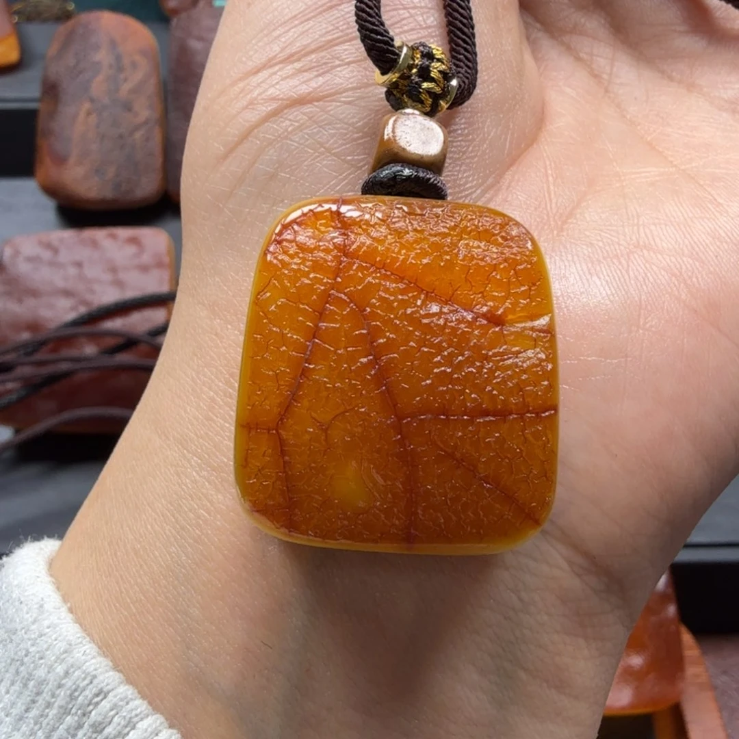 琥珀吊坠(赠链)未镶嵌