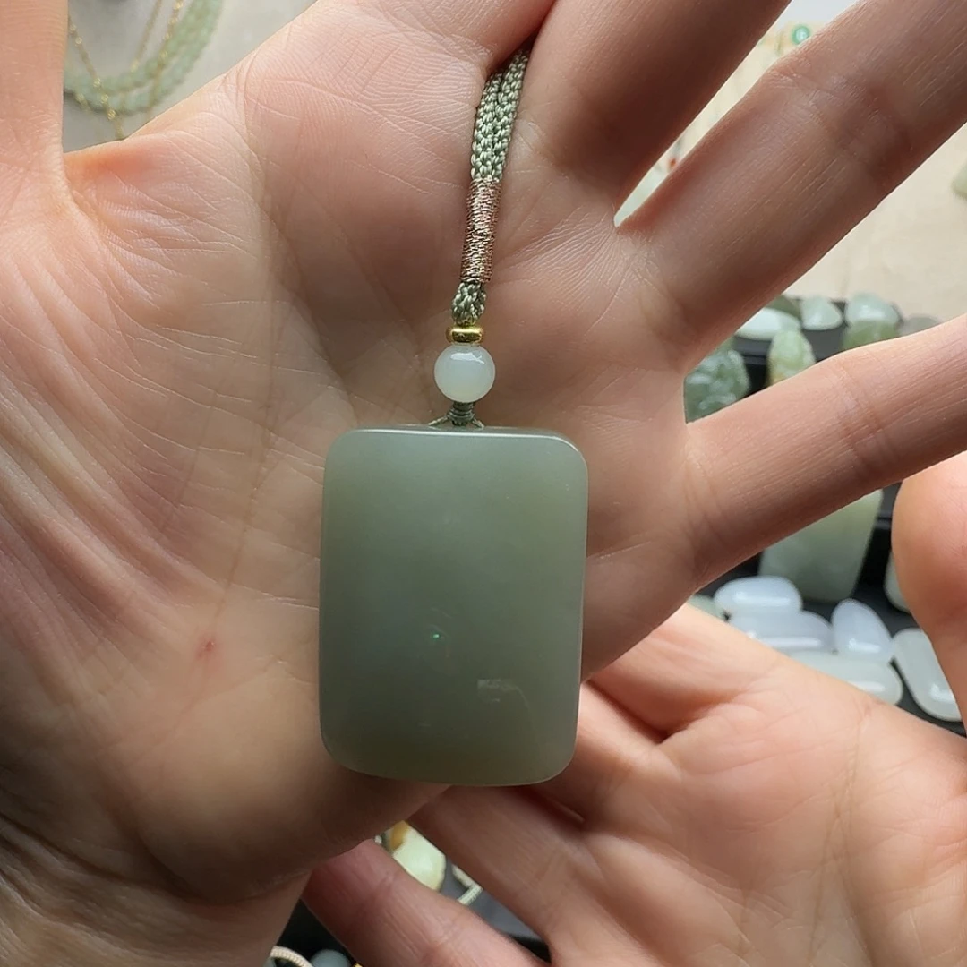 一***讯和田玉未镶嵌颈饰