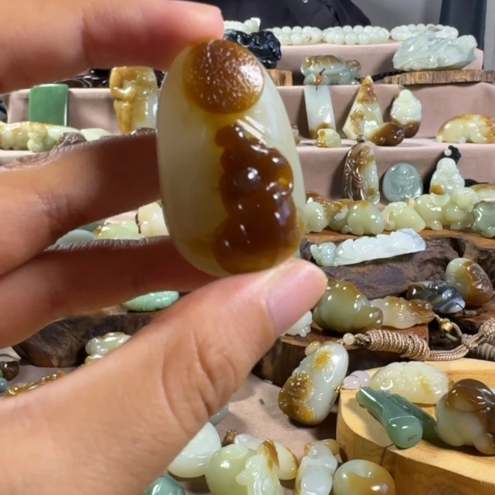 和田玉（糖玉）未镶嵌颈饰