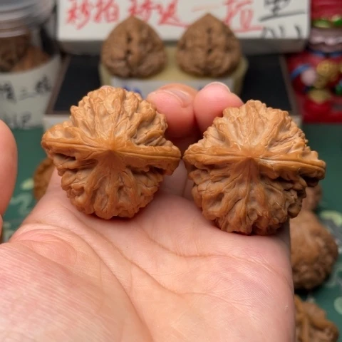 【闪购商品】把件文玩核桃39.5龙门涧