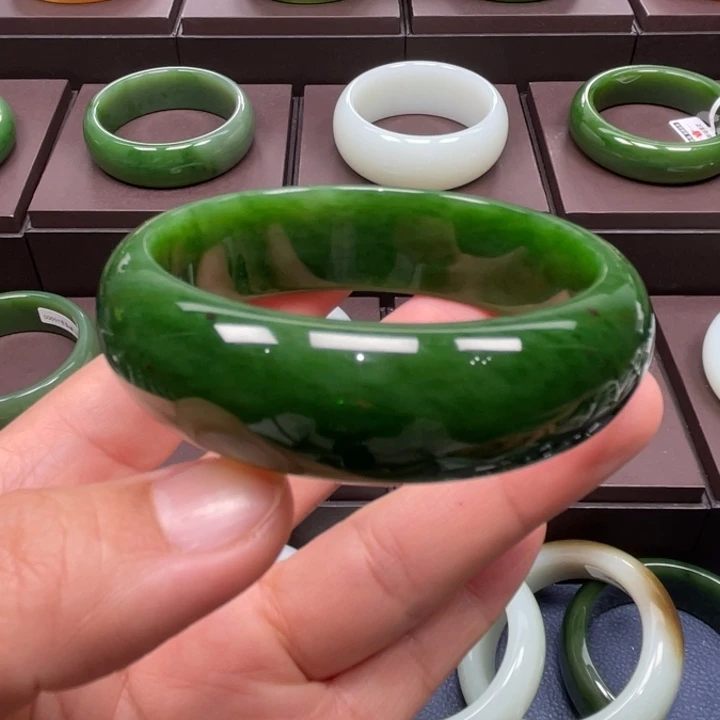 和田玉未镶嵌手镯