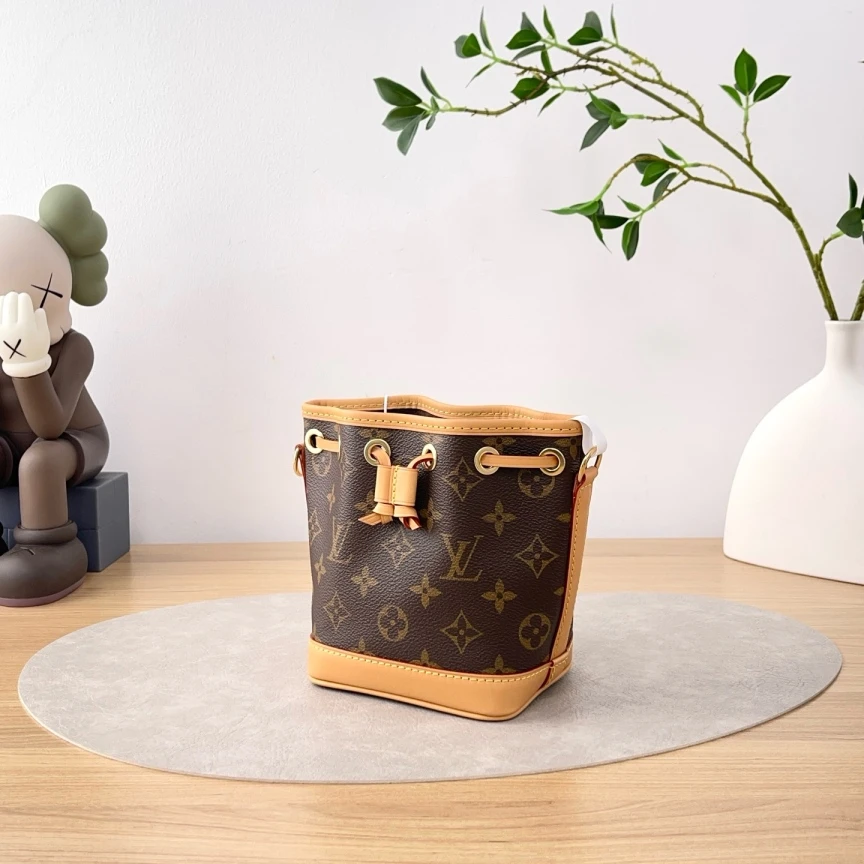 99新 LouisVuitton/路易威登 【九筒奢品】小水桶/单肩包/8920