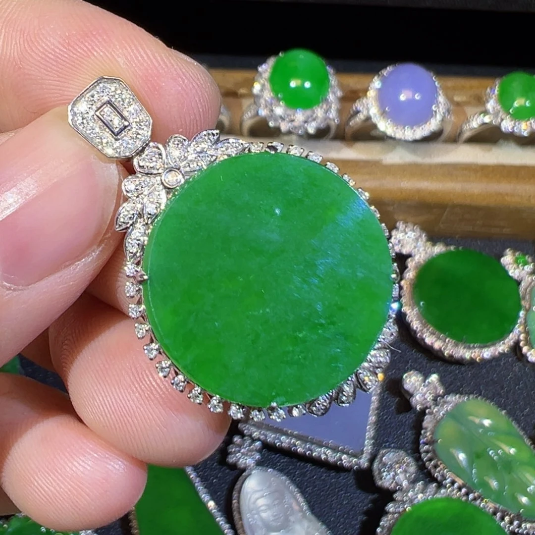 翡翠18K金镶嵌颈饰