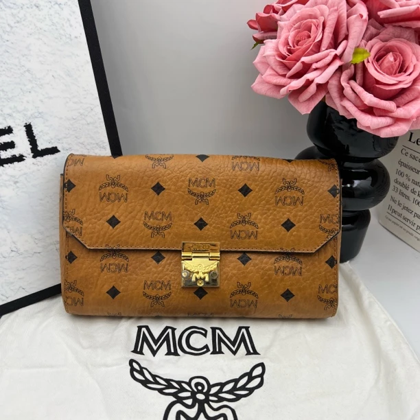 95新 MCM 8305/干邑色链条斜挎信封包