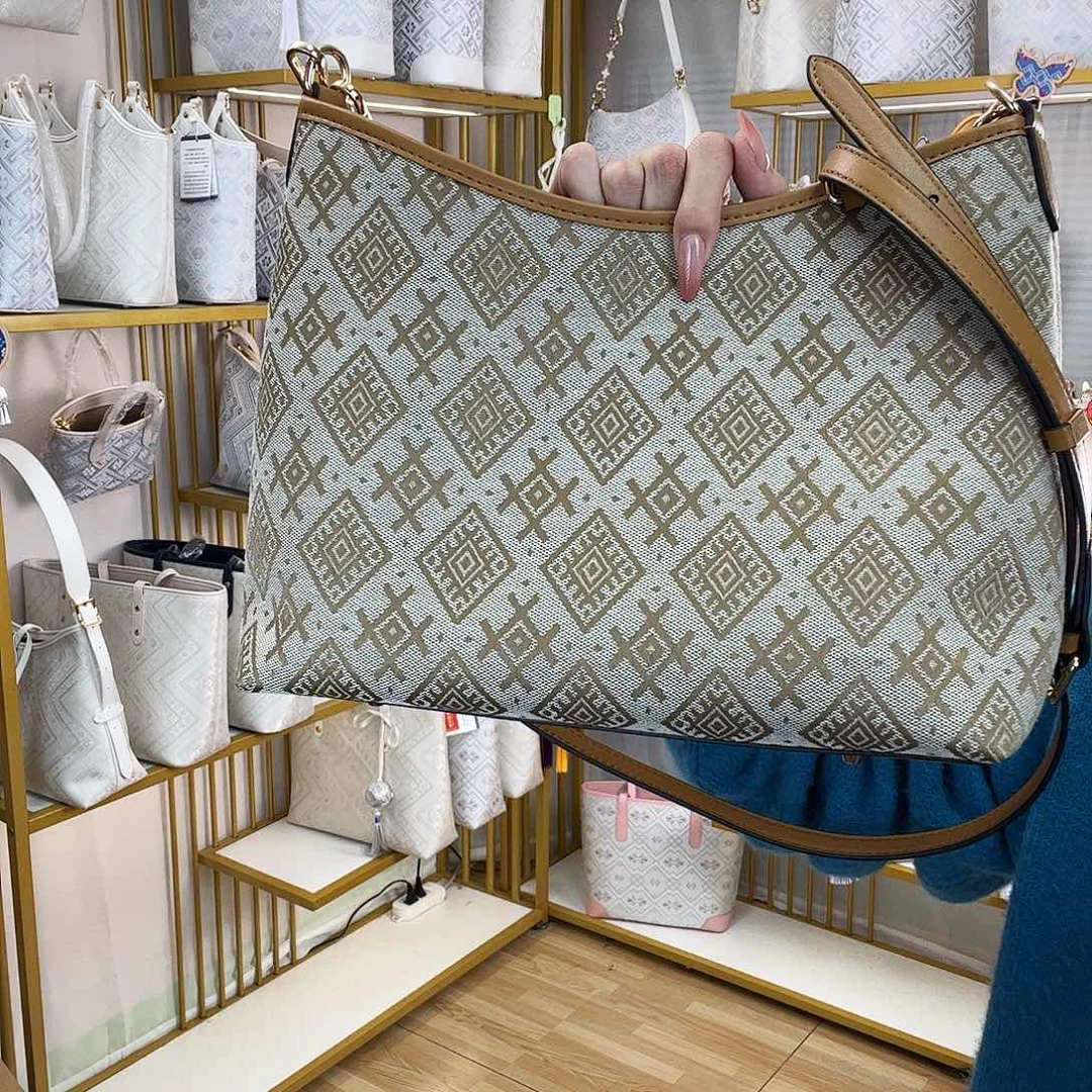 蚕丝井字纹大号流浪号包