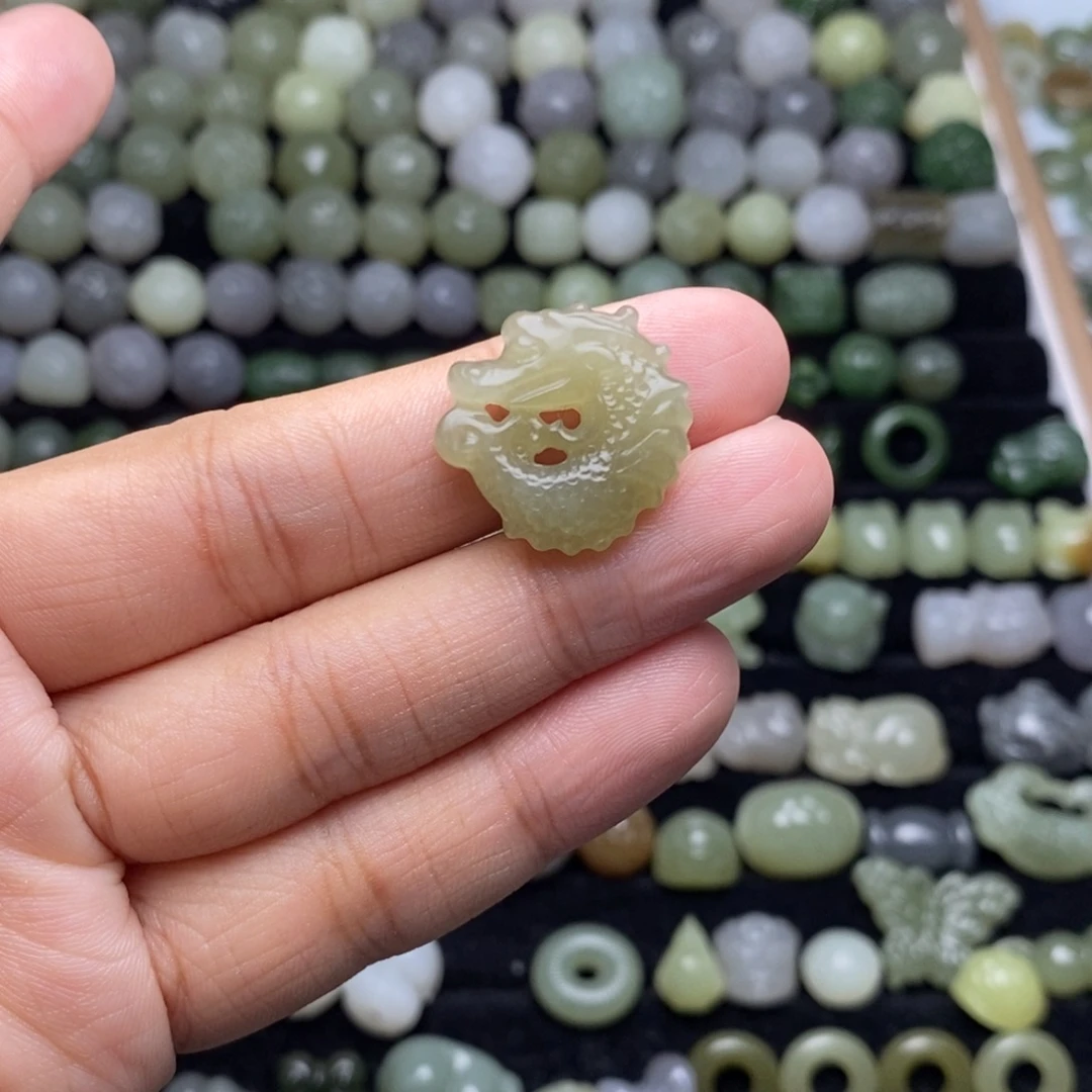 富***开和田玉未镶嵌颈饰