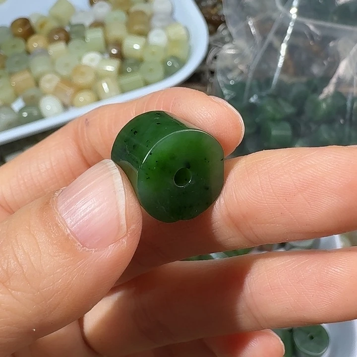 英***英和田玉（碧玉）未镶嵌手链