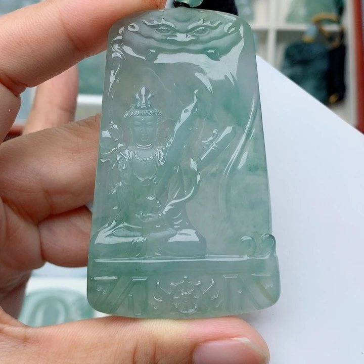 翡翠未镶嵌颈饰虚空藏
