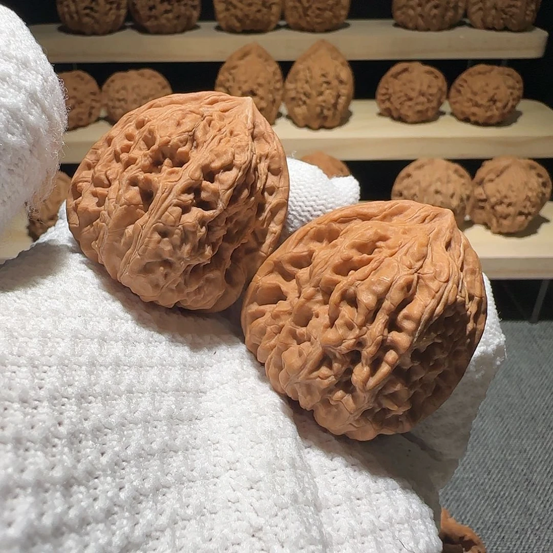 文玩核桃吊坠平谷凹底