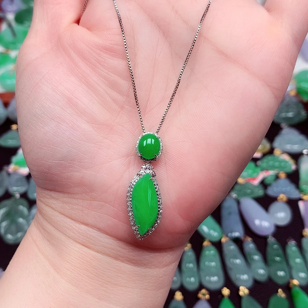 翡翠18K金镶嵌颈饰