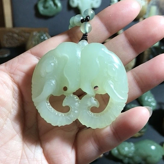 蛇纹石玉未镶嵌颈饰