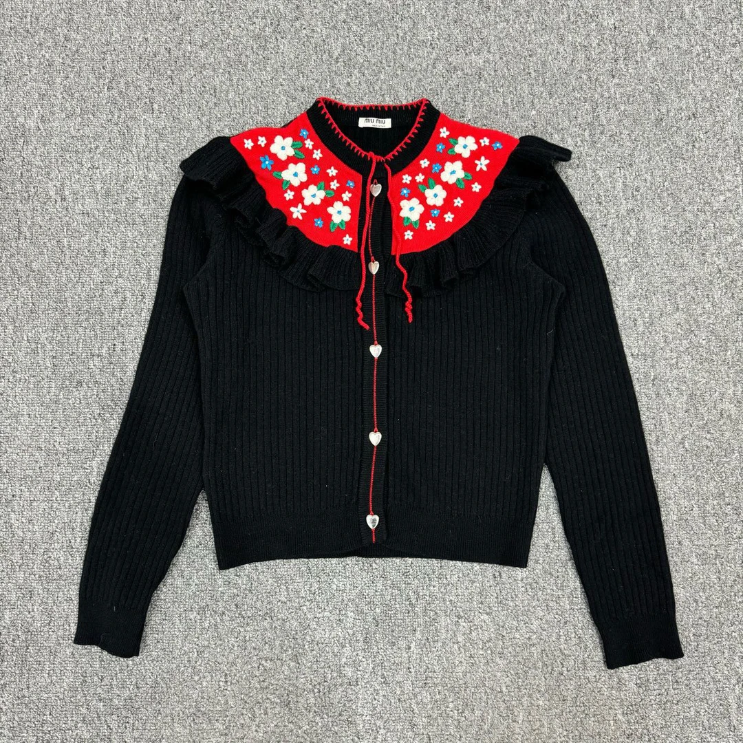 99新 MIU MIU/缪缪 10953299 Miu Miu缪缪 心形小扣针织开衫 38码