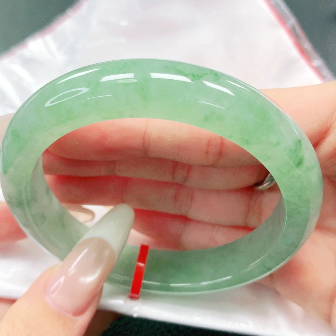 未镶嵌手镯翡翠56。