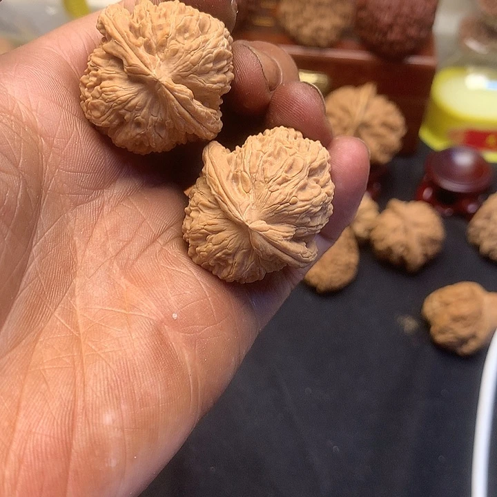 文玩核桃吊坠33白狮子