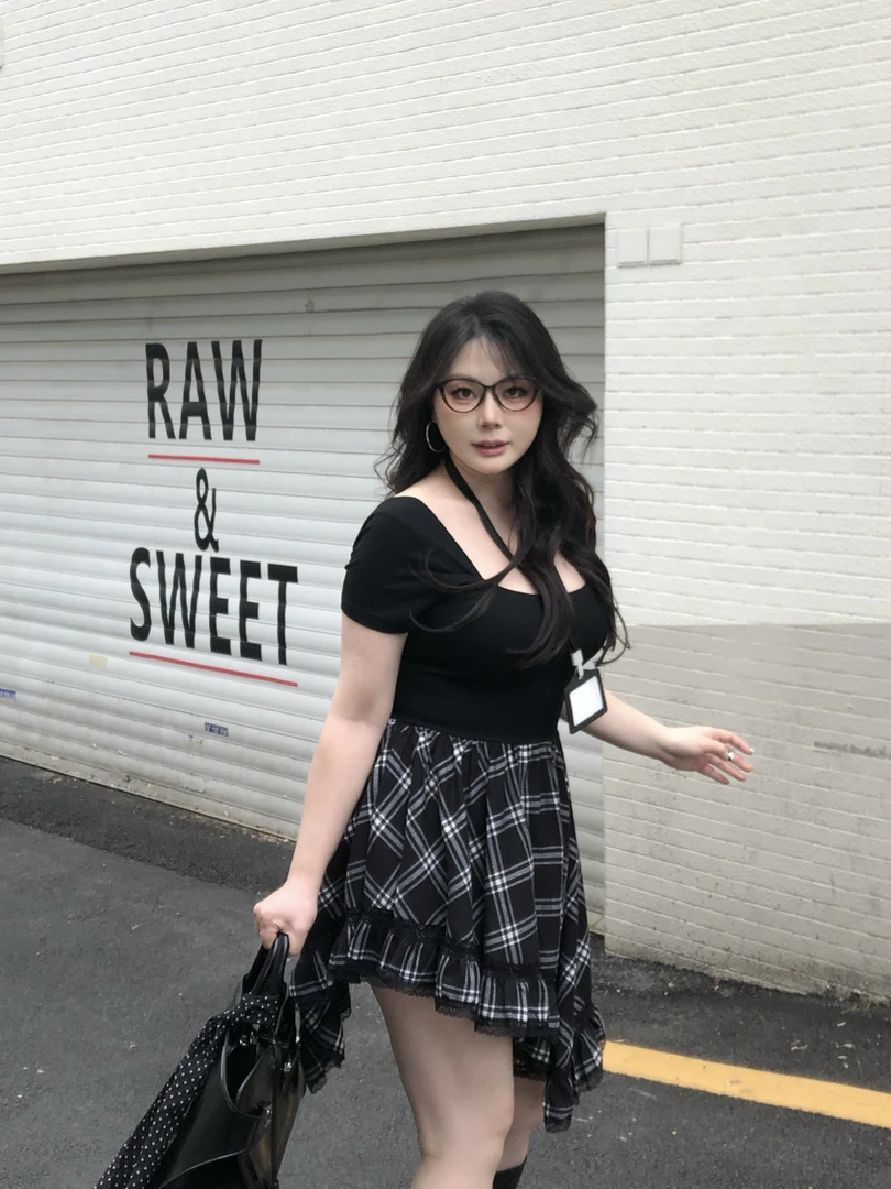 【大小姐】现货“格调高街”时尚重工吊染格子A字不规则大摆蕾丝裙