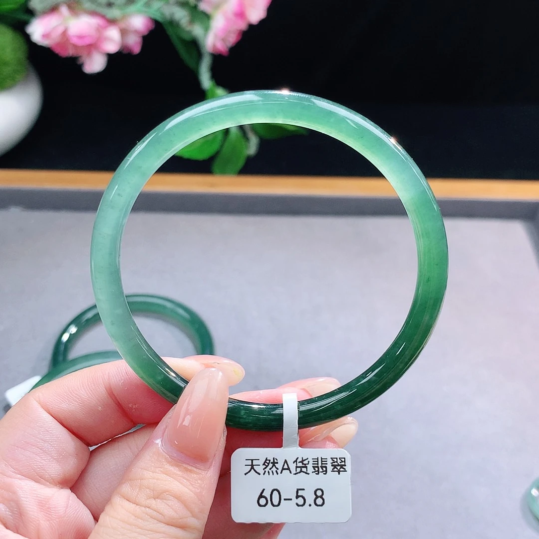 未镶嵌手镯（圆镯）翡翠