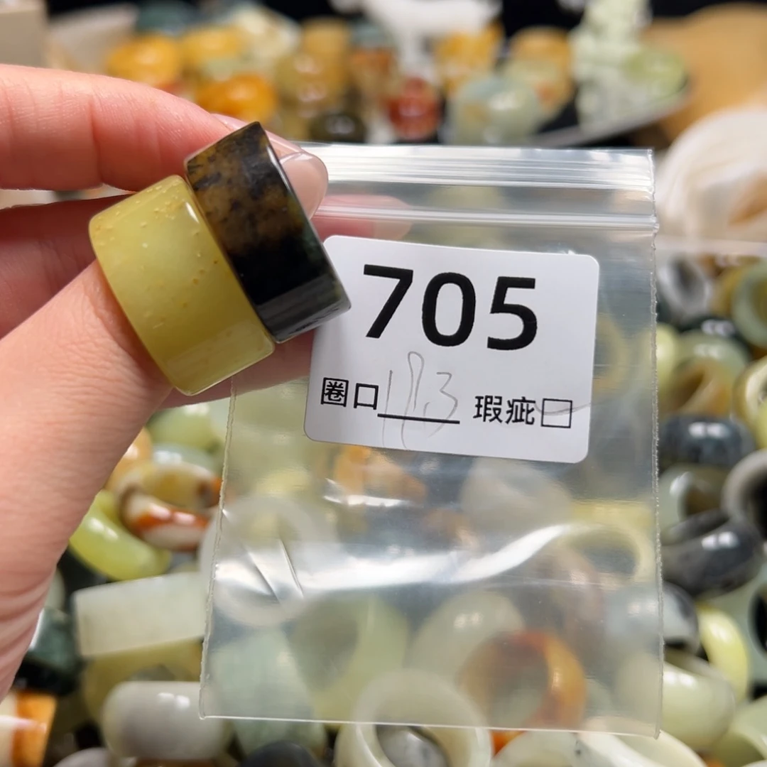 禾****蛇纹石玉未镶嵌戒指