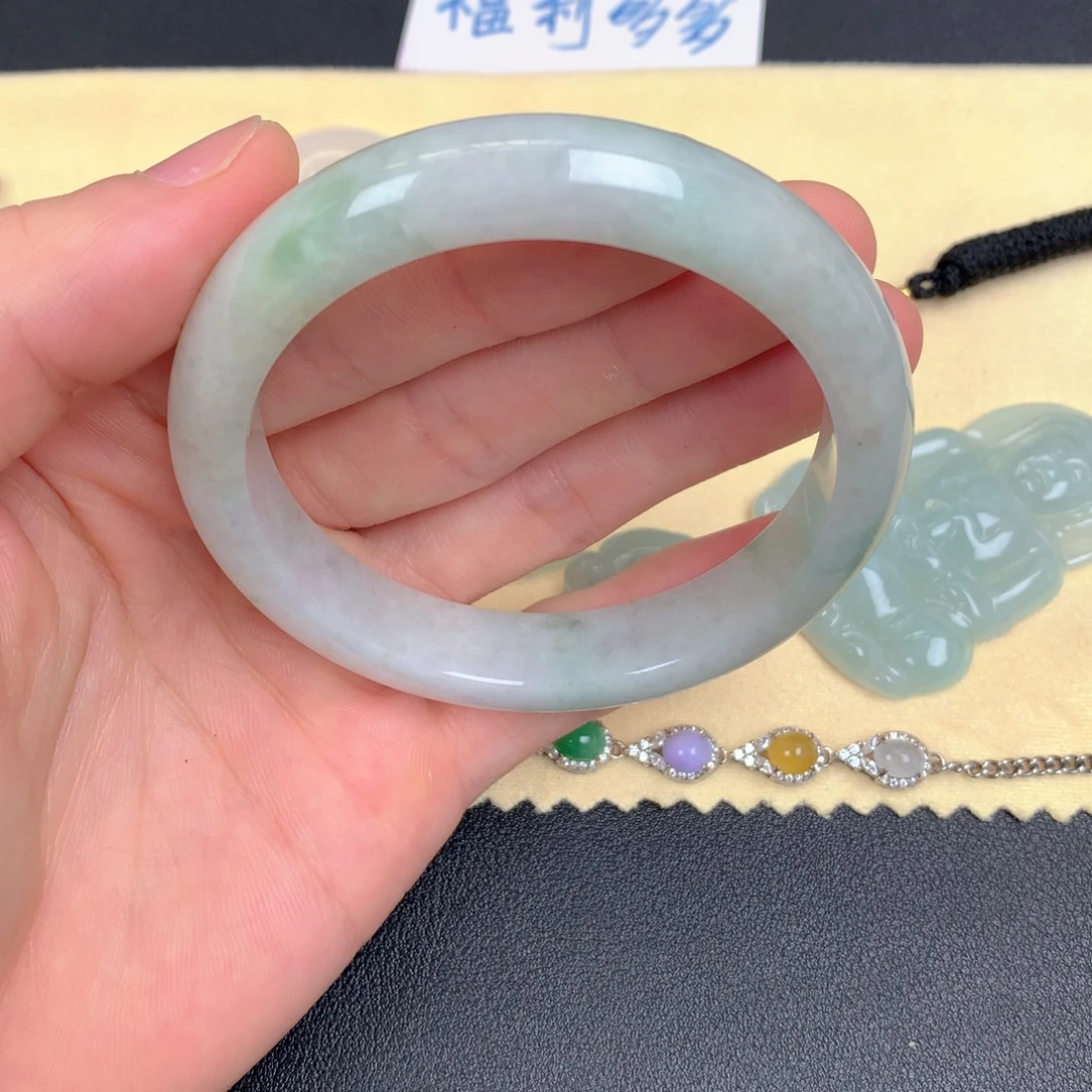 沐***梓未镶嵌手镯翡翠多样性发货翡翠