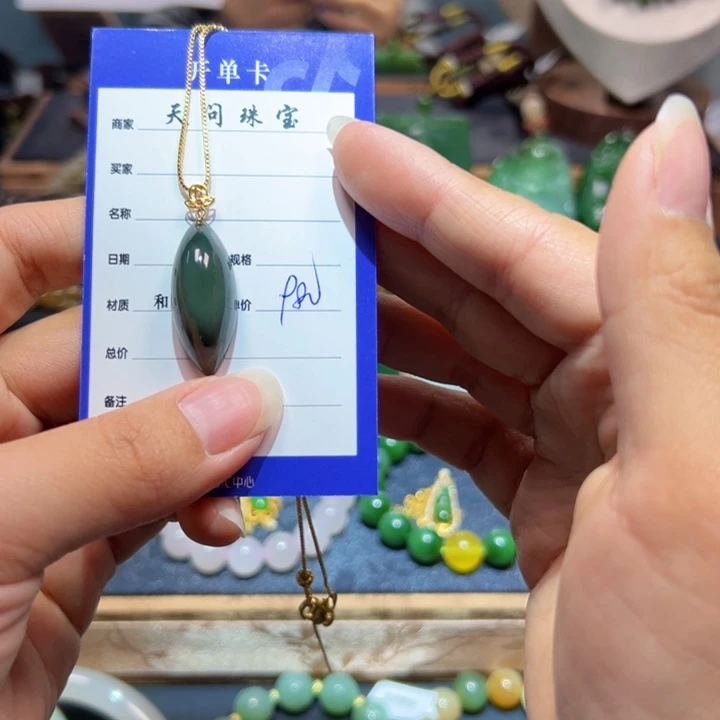 颈饰未镶嵌和田玉