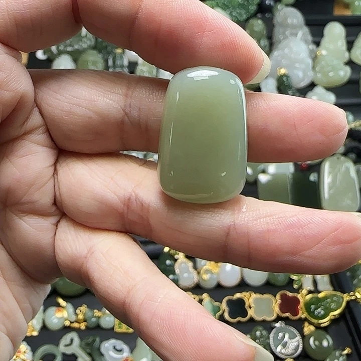 吊坠(不含链)未镶嵌和田玉婷**?