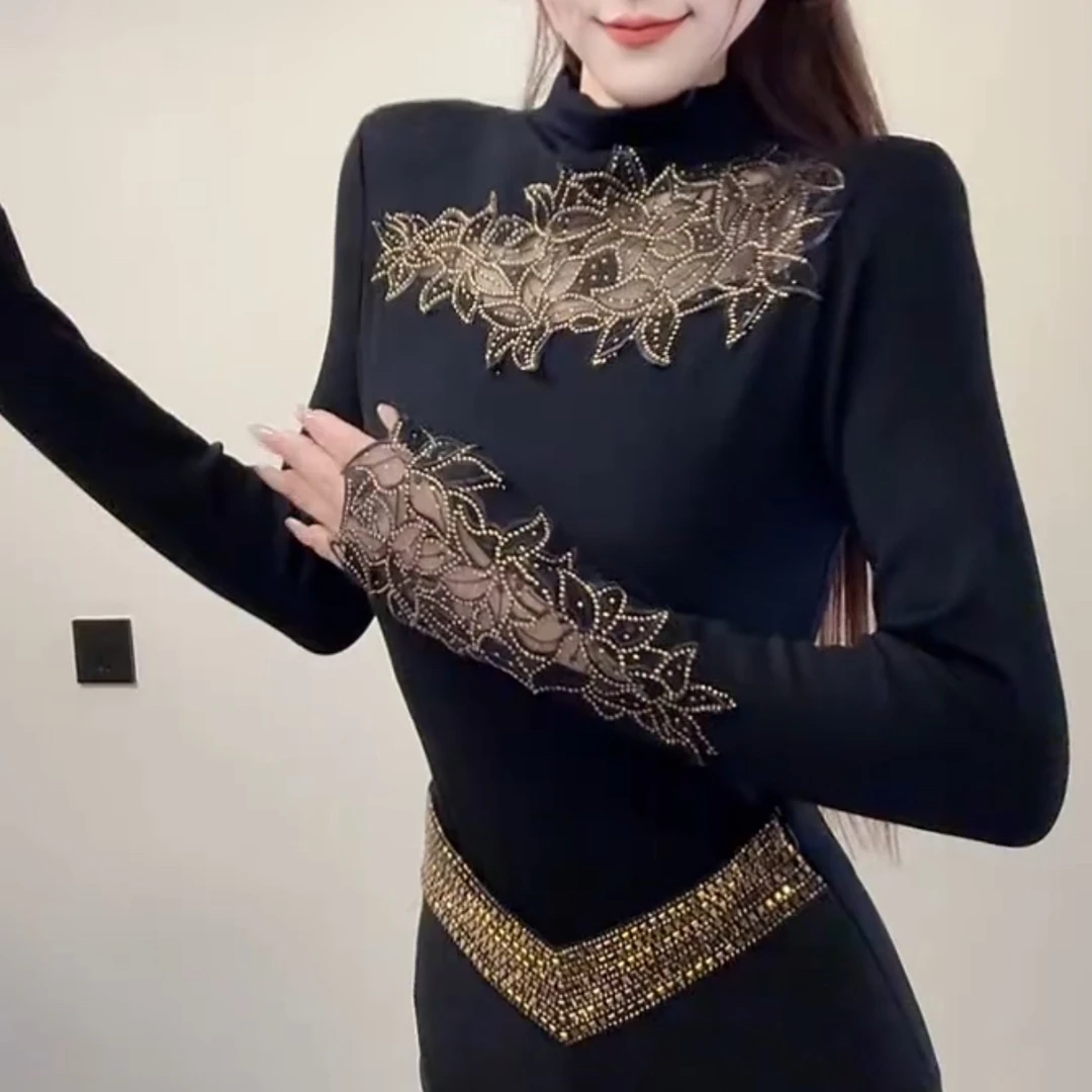 时尚显瘦重工镂空花烫钻长袖打底衫