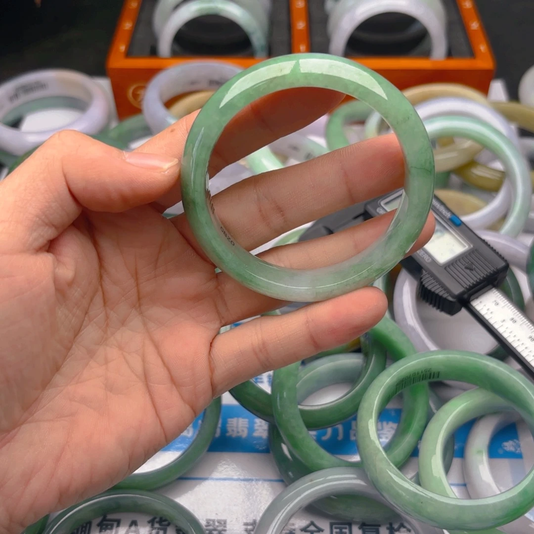 翡翠未镶嵌手镯5657x3. 26