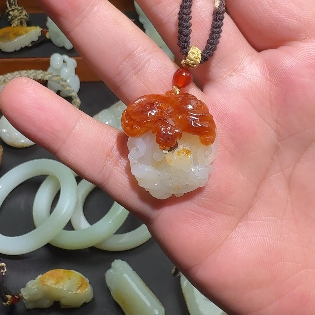 至***宝颈饰未镶嵌和田玉