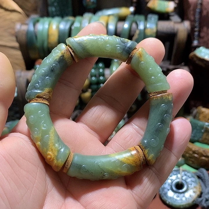 未镶嵌岫岩河磨玉（透闪石质玉）挂件