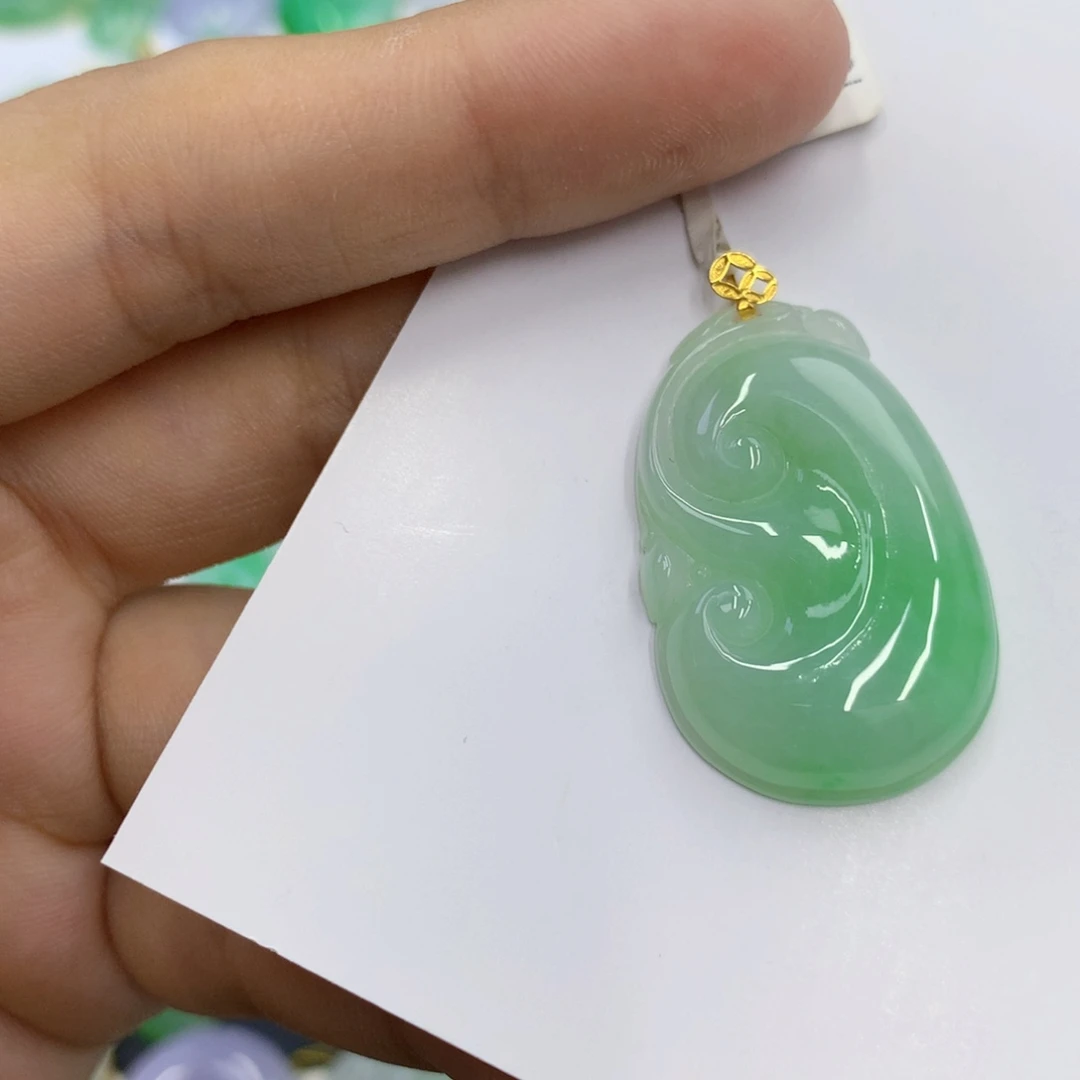 翡翠18K金镶嵌颈饰翡翠