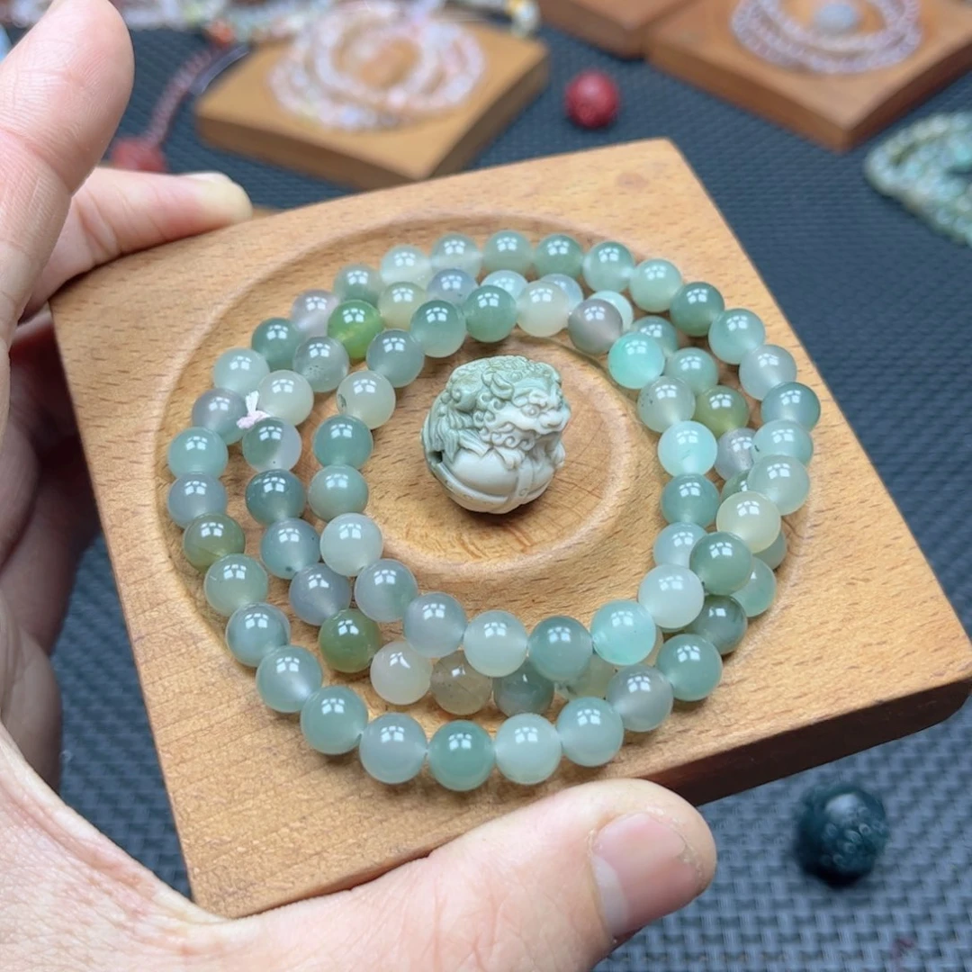 石英质玉颈饰未镶嵌小*念