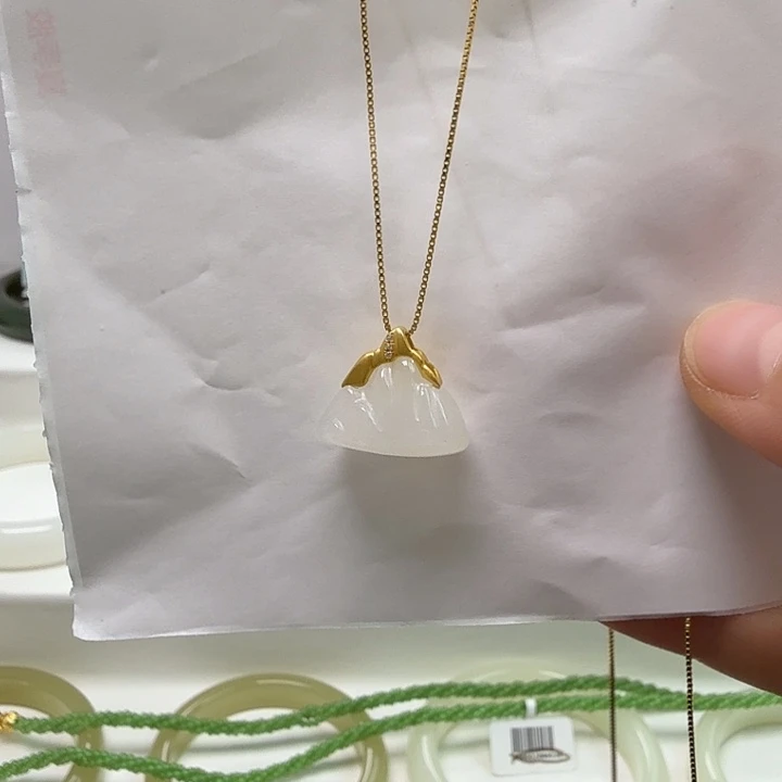 和田玉18K金镶嵌颈饰