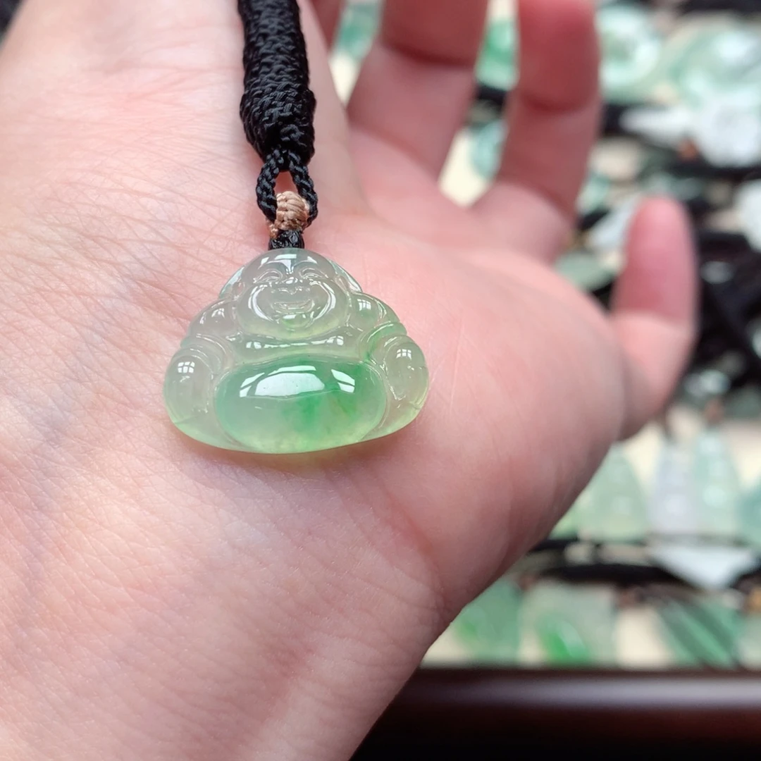 翡翠未镶嵌颈饰佛公