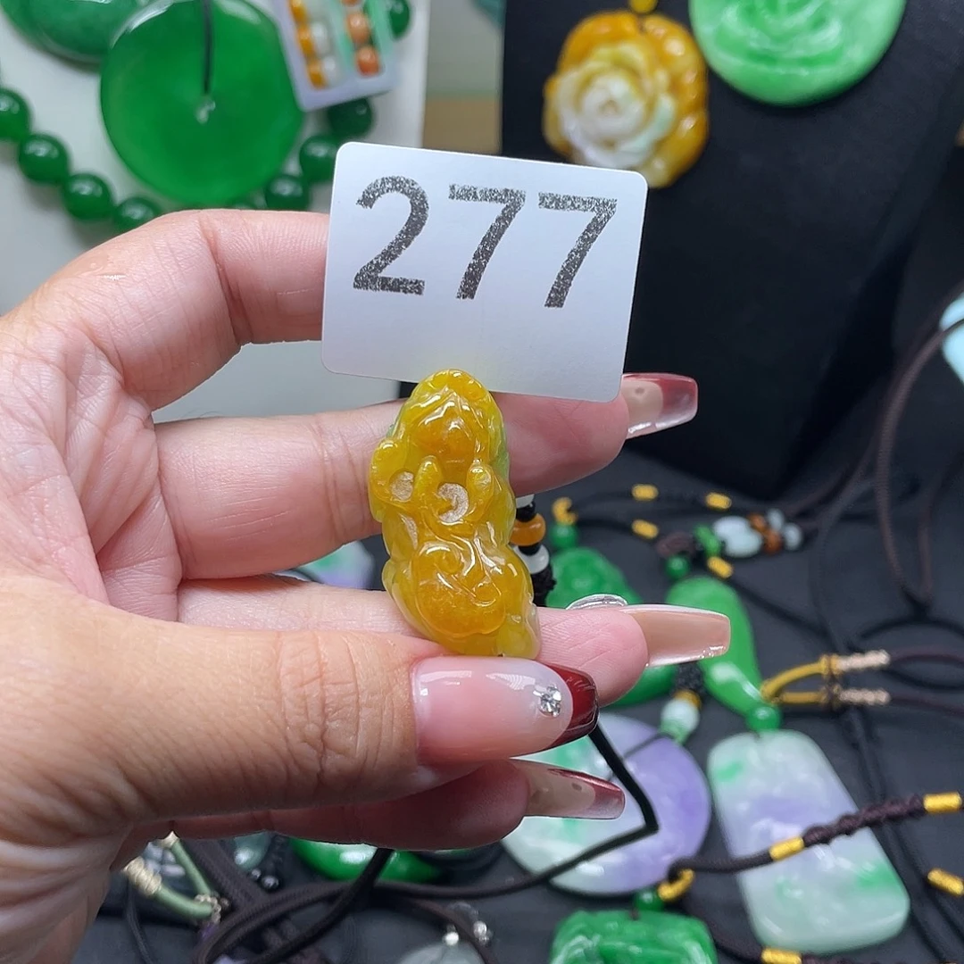 翡翠未镶嵌吊坠(赠链)