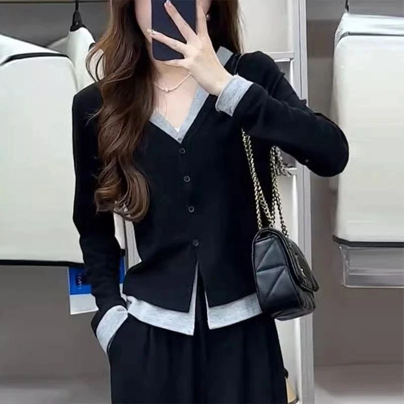 假两件拼接V领打底衫女秋冬内搭长袖T恤双层排扣设计减龄显瘦上衣