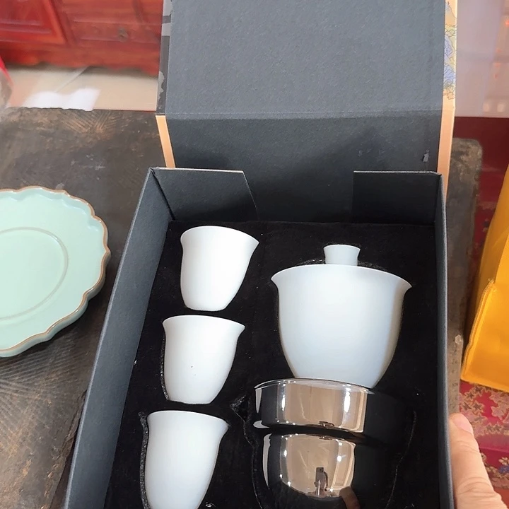 主人杯一个，瓷。。品茗瓷