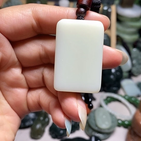 未镶嵌和田玉（糖玉）珠宝半成品