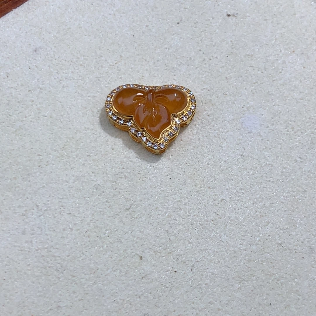翡翠18K金镶嵌项链蝴蝶结